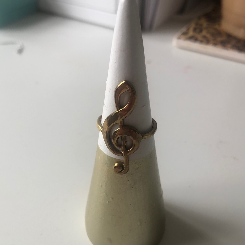 Gold/Brass Finish Treble Clef Ring